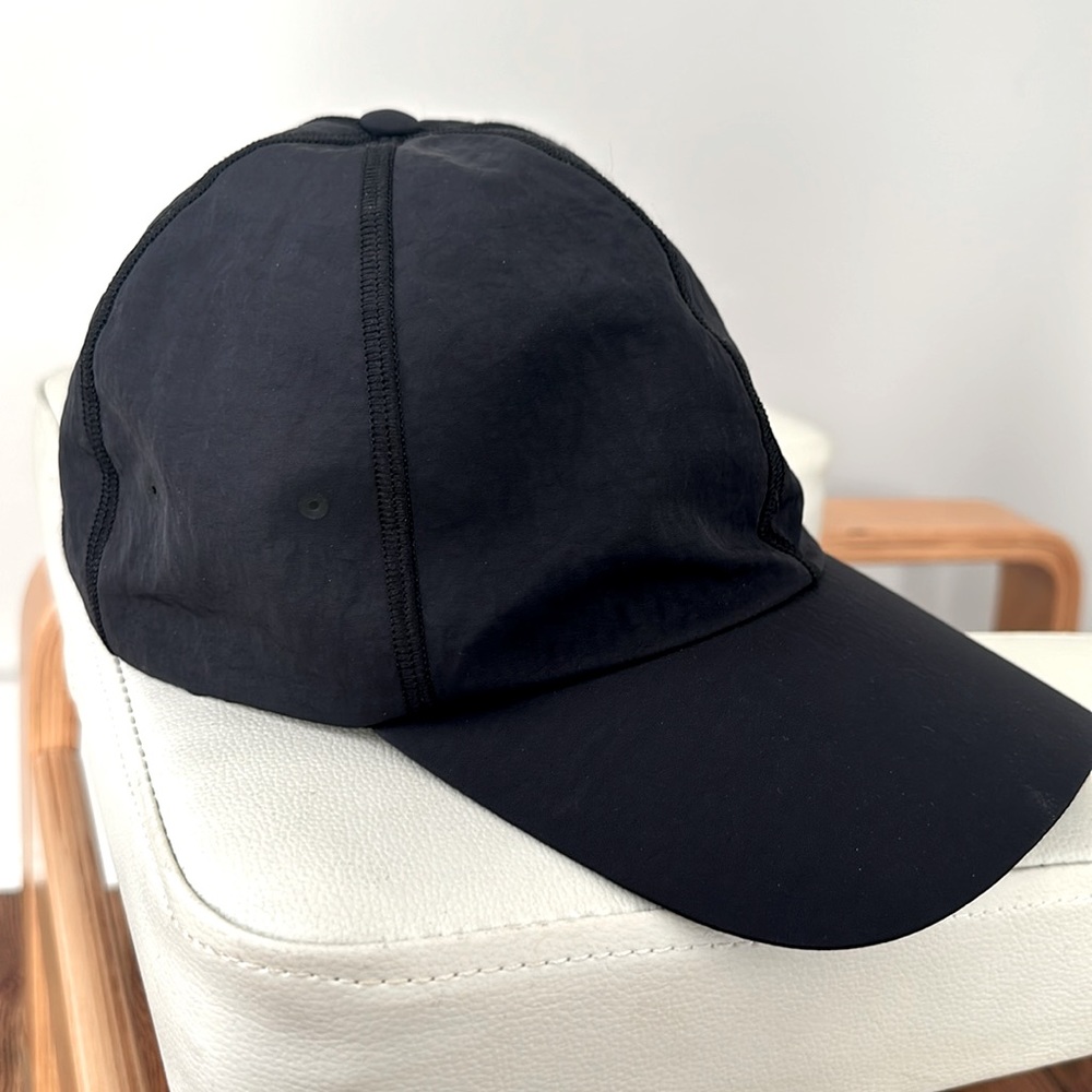 Lululemon lightweight baseball hat with stretchy sweatband for runners black NEW